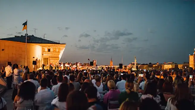 Muzyka Ludovico Einaudi i Janna Tiersena na dachu