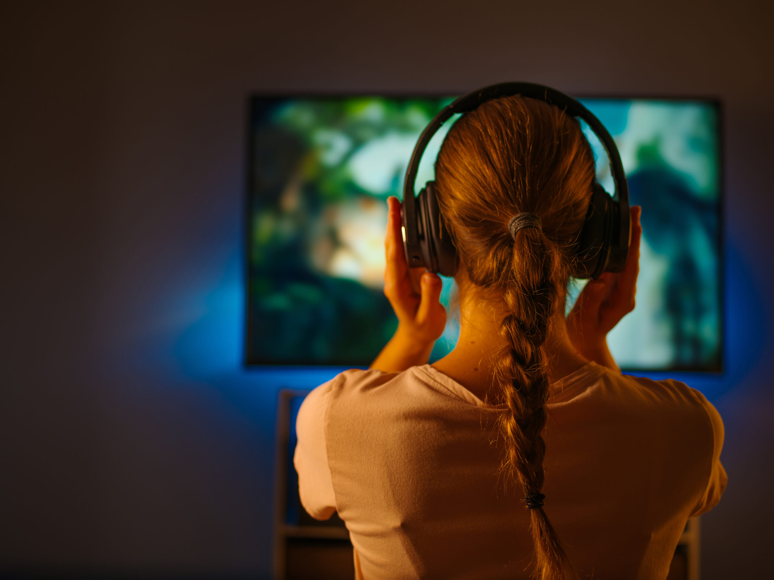 Muzyka filmowa: jak ścieżka dźwiękowa wpływa na oglądanie filmów?
