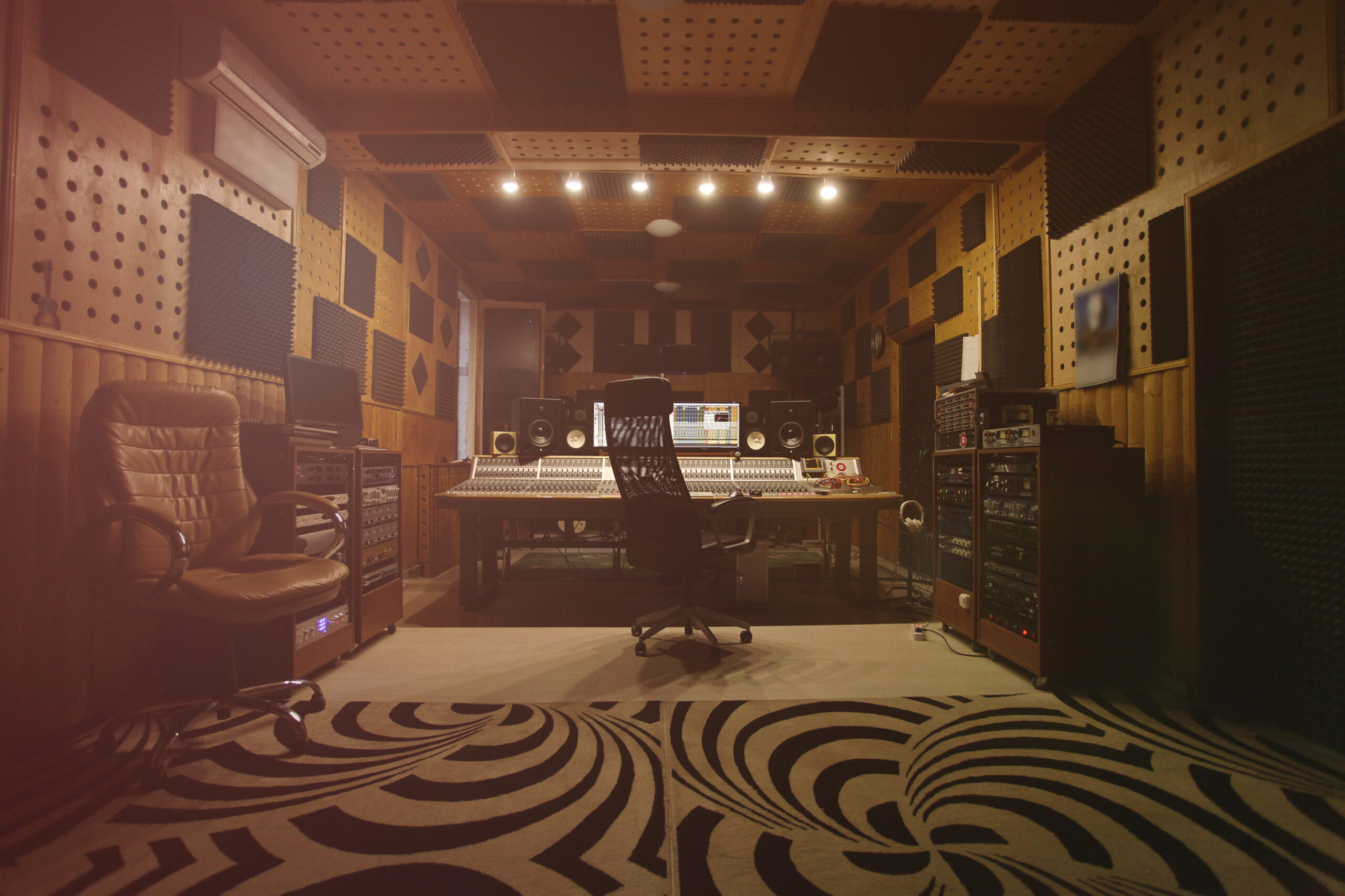 Kulisy tworzenia albumów: Jakie są etapy produkcji muzycznej w studio?