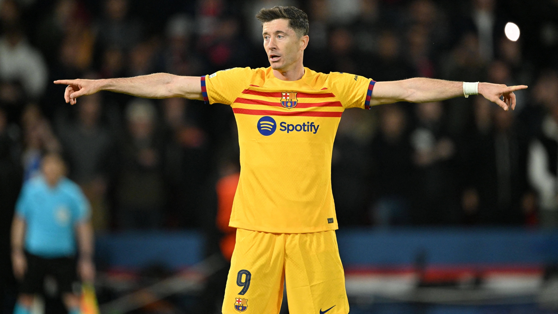 Robert Lewandowski wystąpi podczas El Clasico w koszulce z logo światowej gwiazdy muzyki