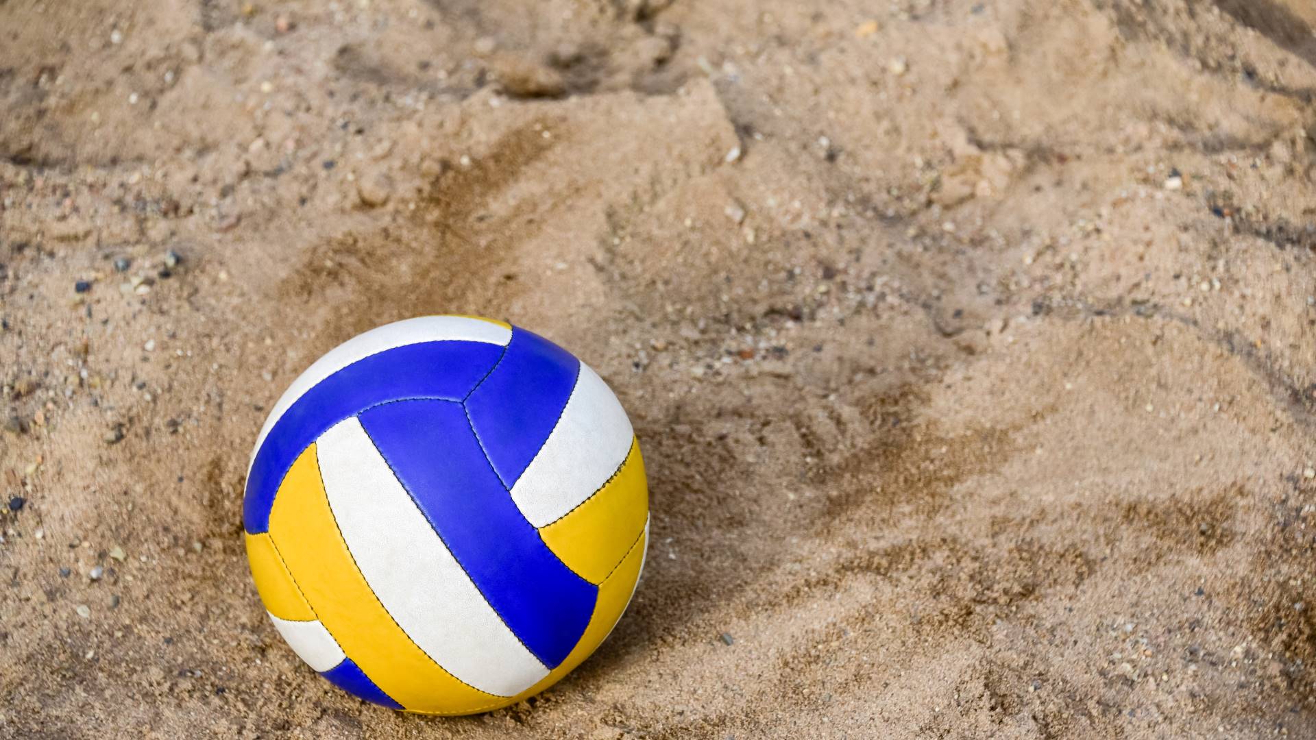 Siatkówka plażowa kontra klasyczna siatkówka: Różnice i podobieństwa
