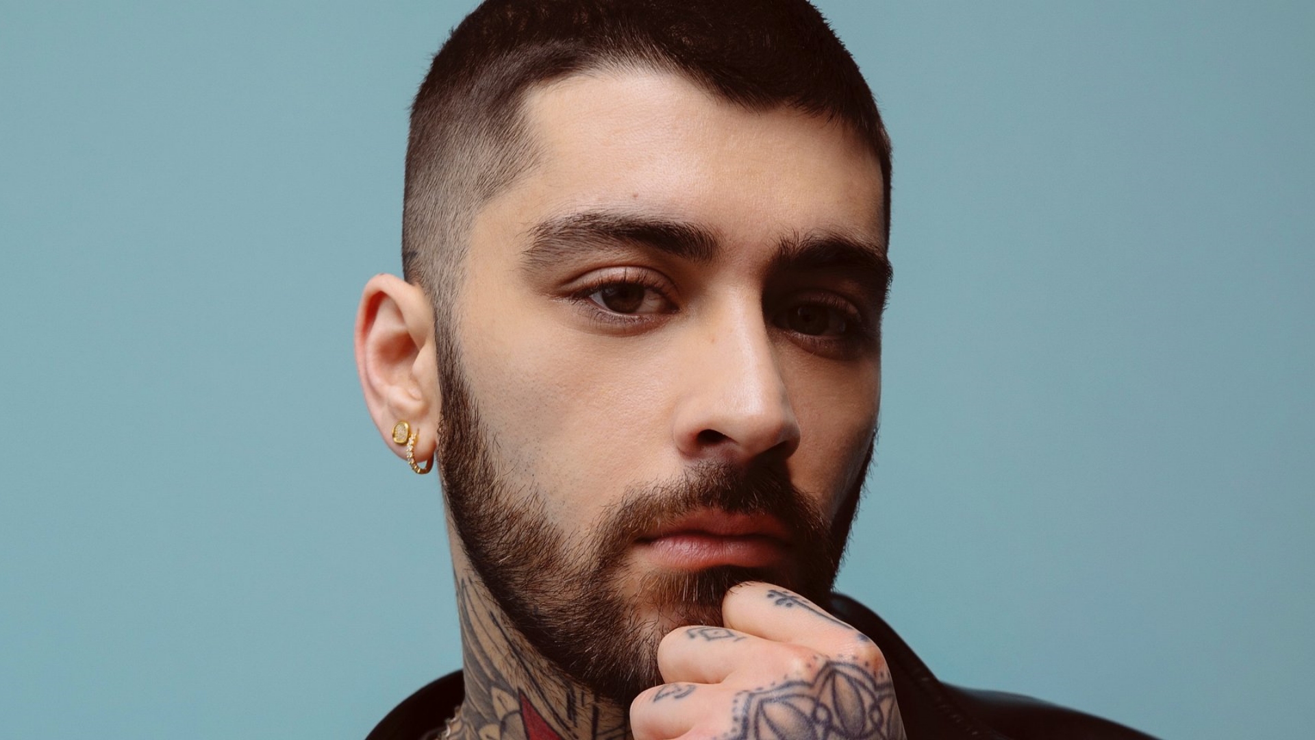 Zayn z wersją live singla “Alienated”. Premiera “Room Under The Stairs” coraz bliżej!