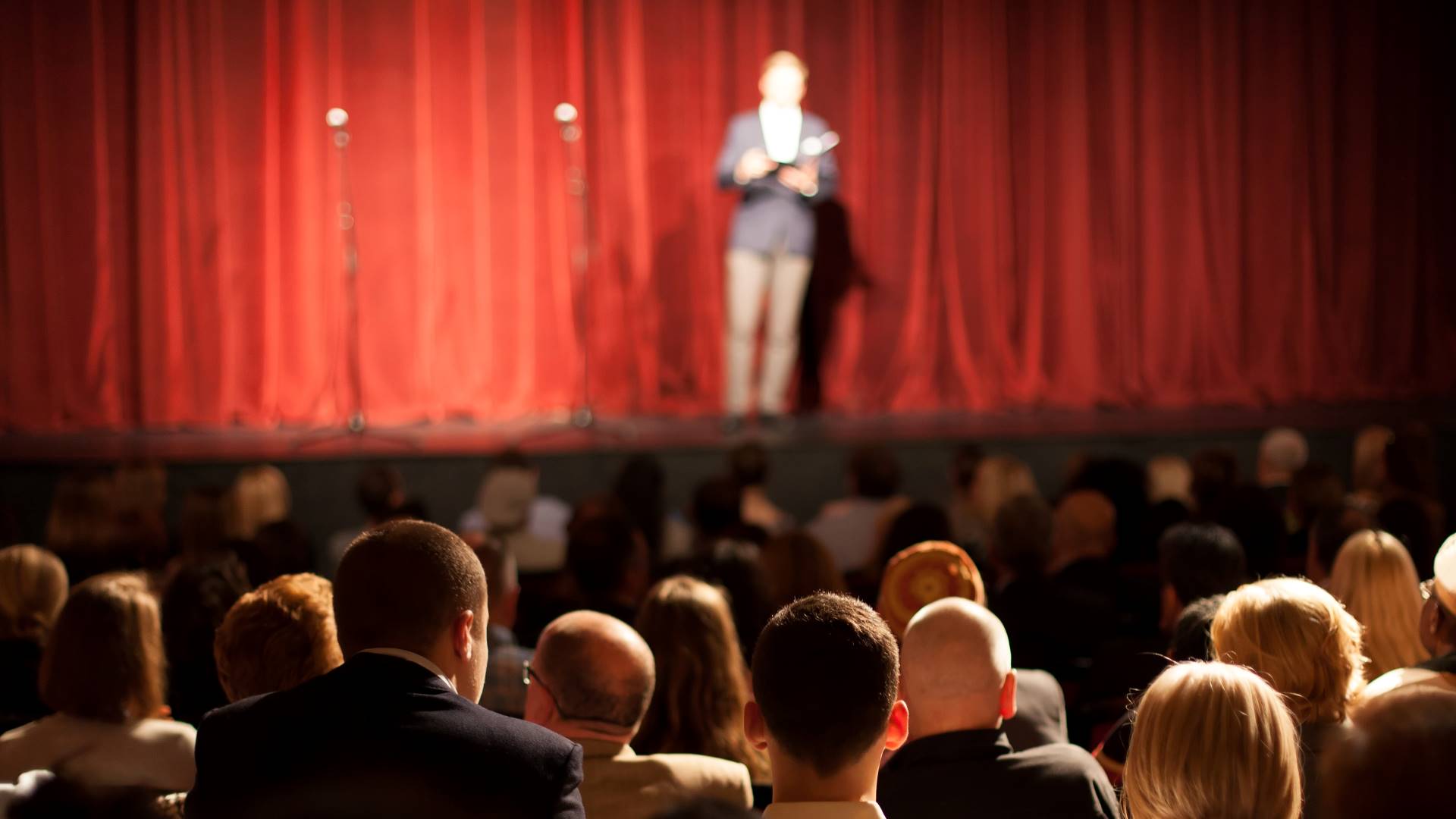 Stand-up a sztuka przemawiania: Jak rozwijać umiejętność publicznego występu?