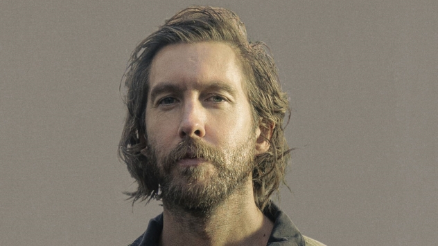 Calvin Harris jako wokalista. Producent za mikrofonem w nowym utworze