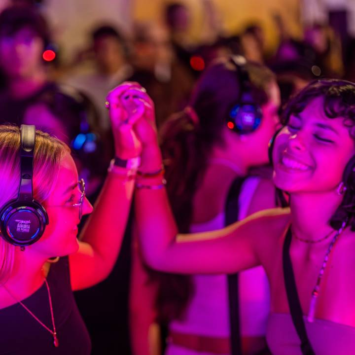 Czym jest Silent Disco? Na czym polega?