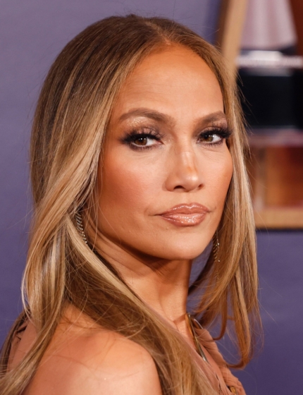 Jennifer Lopez i Joel Corry przedstawiają wakacyjny remiks hitu “Get Right”!