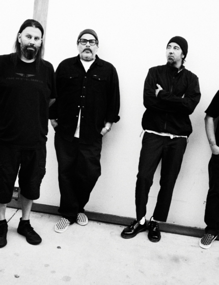 Deftones publikuje nowy singiel! Posłuchaj “milk of the madonna”