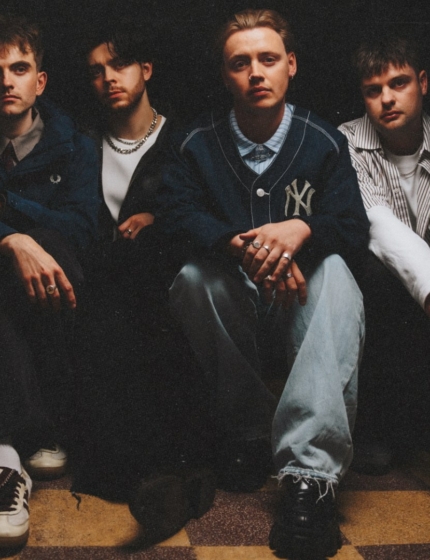 Only The Poets w końcu opublikowali “Emotionally Hungover”!