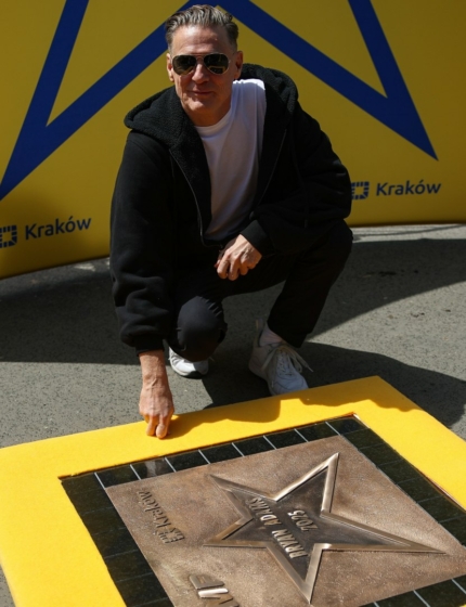 Bryan Adams odsłonił swoją gwiazdę w Alei Gwiazd pod Wawelem i zapowiedział kolejny koncert w Polsce!