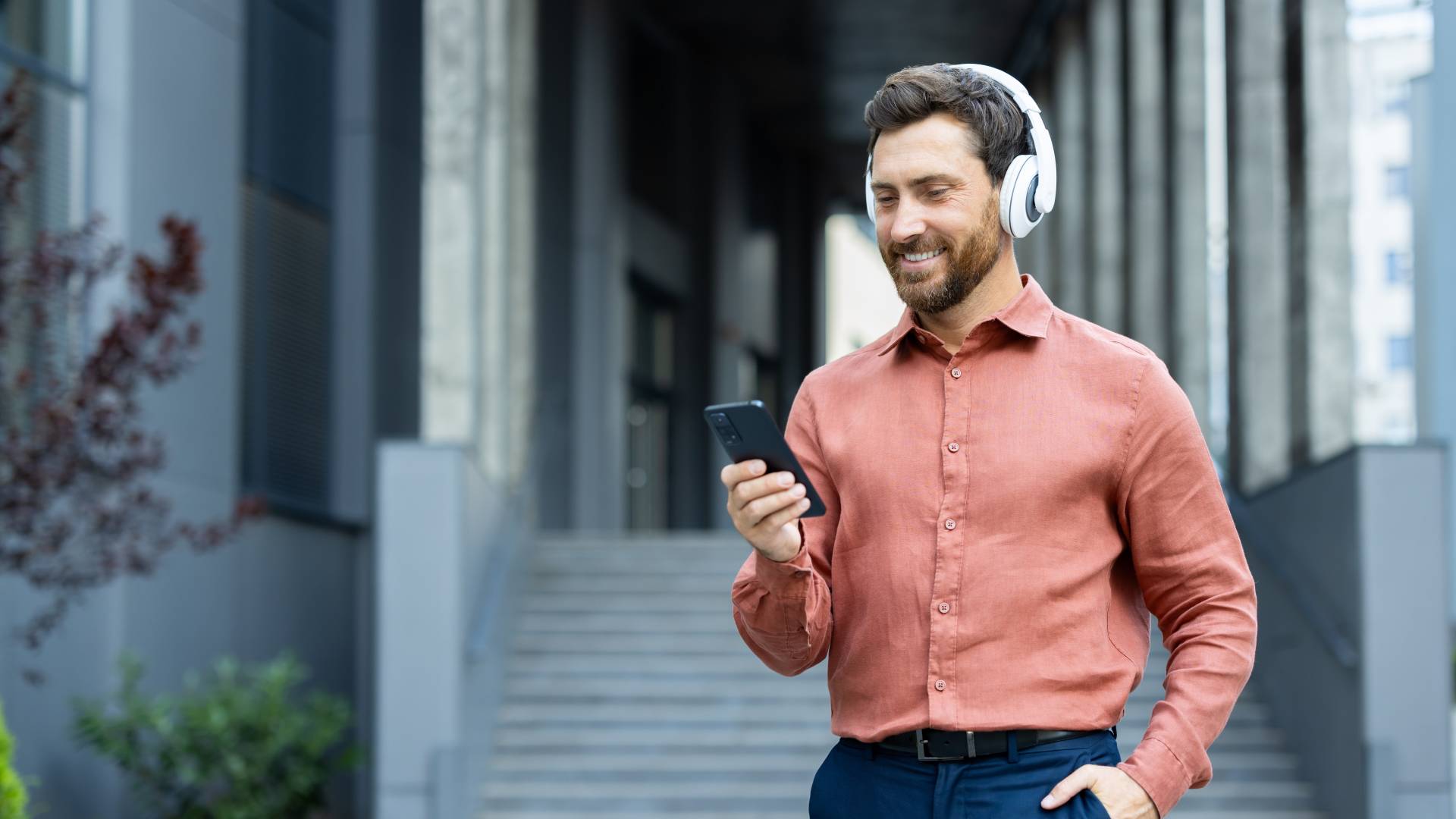 Co to jest audio walk (spacer dźwiękowy)? Gdzie można się na taki wybrać?