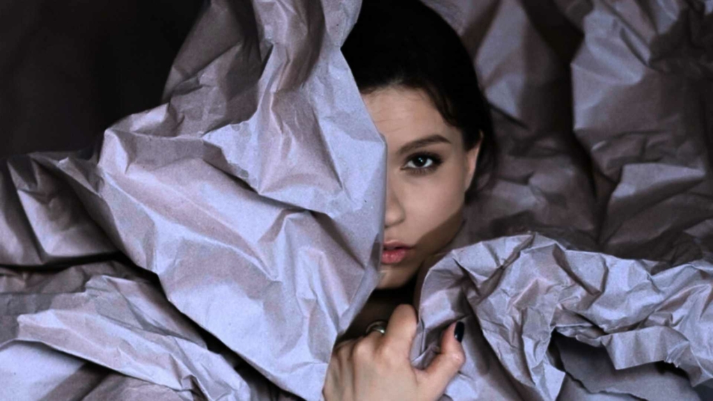 Karolina Charko prezentuje nowy singiel “Zima”