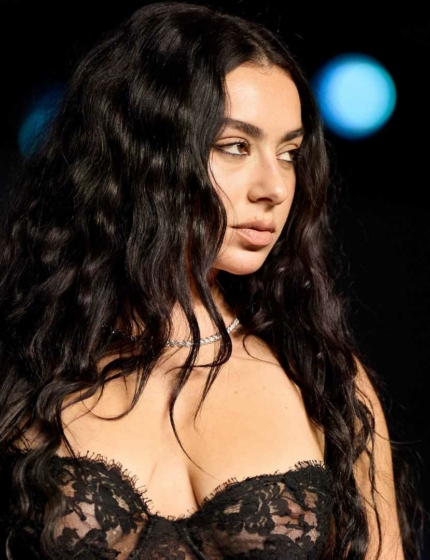 Charli XCX i jej “Wink Wink”. Nadchodzi nowa płyta… i nieoczekiwana współpraca