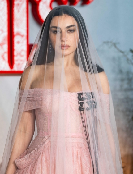 Filmowe projekty Charli XCX. “Wichrowe Wzgórza”, “Erupcja”… i nie tylko!