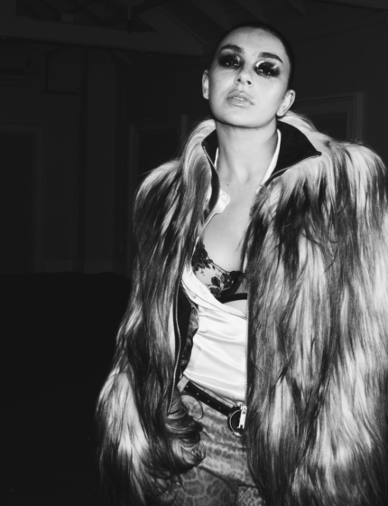 Nie tylko płyta, lecz także film! Nowości od Charli XCX